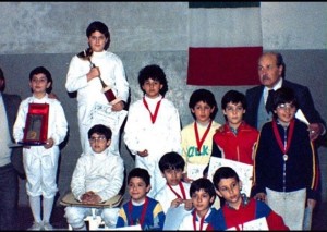 Gianluca Sgueglia sul podio con la coppa fra le mani e con il prof Iodice e altri allievi della Giannone